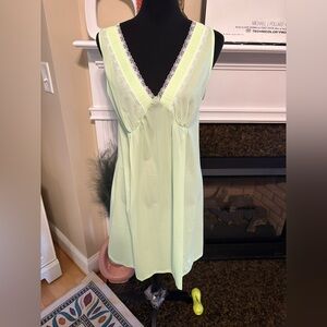 Vintage 1970s Green Lace Trim Nylon Nightgown